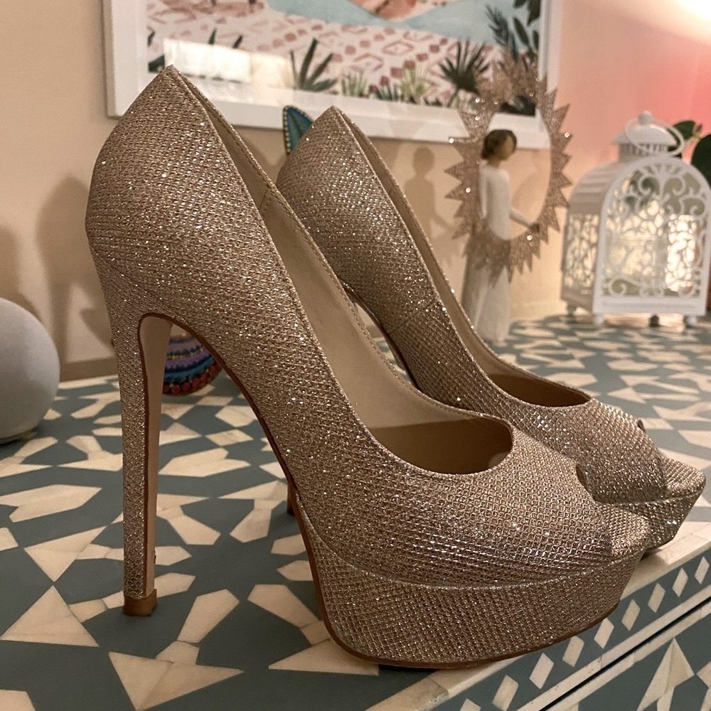 Golden glitter platform shoes
